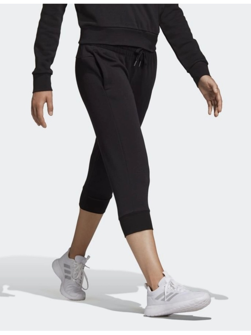 Adidas Essentials Linear 3/4 length pants featuring an elastic waistband